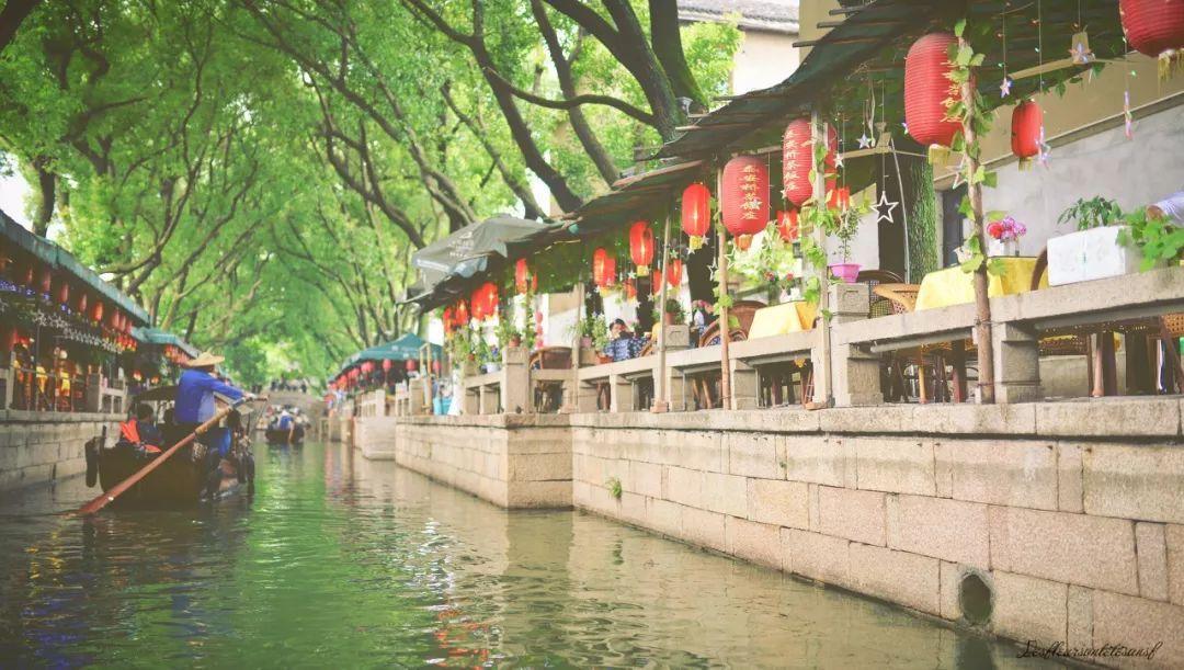 逃出昏暗的地下室